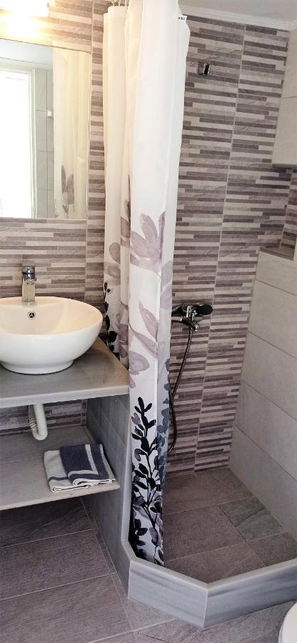Sunrise Flora Apartment Agia Marina  Ngoại thất bức ảnh